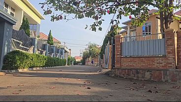 Melihat Ibu Arab Nakal Masturbasi Memeknya Di Luar Rumah Dekat Jalan Raya