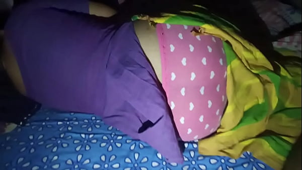 Desi Bhabhi Pake Salwar, Pantat Gede Ditekenin Sampe Mledak