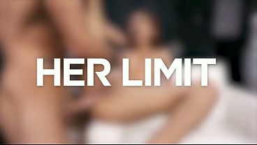 Cewek Asia Langsing Pake Lingerie Pink, Diminyaki, Ditusuk Kontol Keras Di Lubang Pantatnya