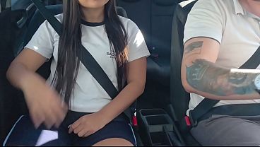 Abis Sekolah, Gue Naik Mobil Bareng Temen Bokap, Eh Dia Malah Raba-raba Gue.