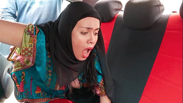 Ibu Tiri India Pakai Hijab Digenjot Di Mobil, Nafsu Menggebu