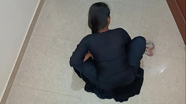 Ngentot Pembantu Desi India Hot Sama Tuan Rumah, Suara Hindi Jelas Bikin Makin Basah