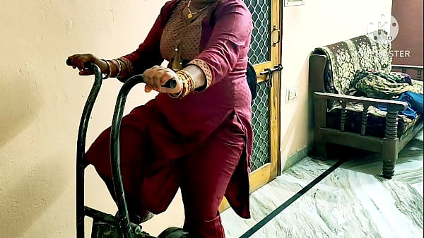 Bhabhi India Sange Gym Boy Goyang-goyang, Nikmat Banget