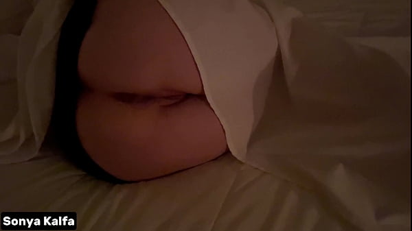 Malam Ini, Ibu Tiri Arab Yang Horny Digilas Habis Di Atas Ranjang.