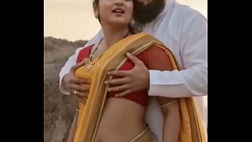 Desi Bhabhi Saree Nya Nyempit, Boobs Ditekan-tekan, Romansa Makin Panas.