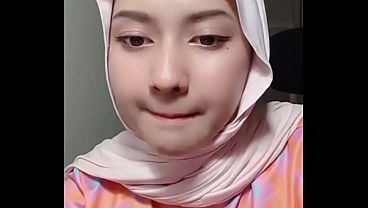 Jilbab Live, Keliatan Banget Pahanya Yang Montok, Bikin Makin Pengen.