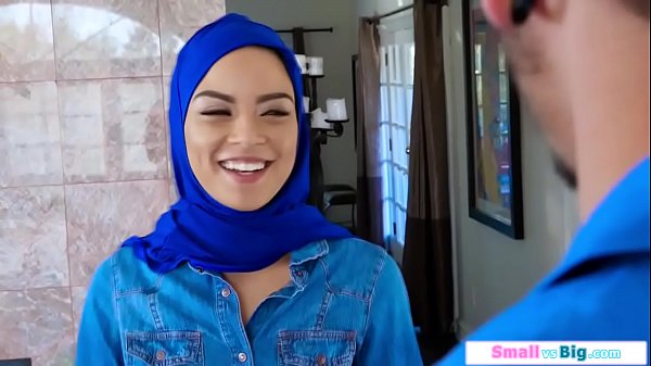 Gadis Arab Mungil Digebrak Dua Kontol Besar Sampai Mampus